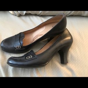 Size 9N Sofft black leather loader style pumps